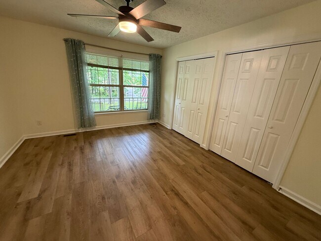 Foto del edificio - 3 Bed 2 Bath Home near Luther Lake