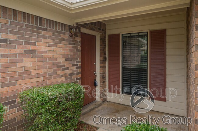 Foto del edificio - 548 Hollow Wood Rd