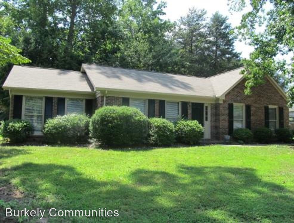 3 br, 2 bath House 2803 Bardwell Rd. House Rental in Greensboro, NC