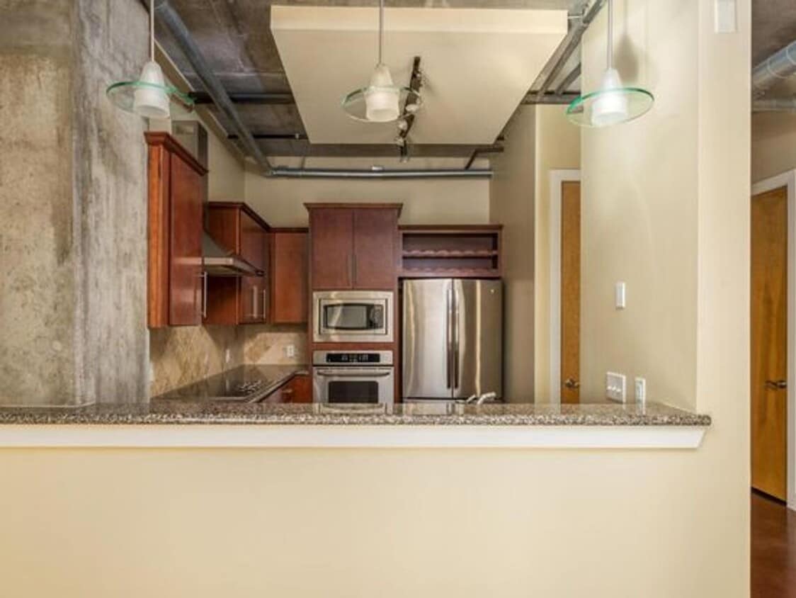 Building Photo - Fabulous 2 Bedroom/2 Bath Condo in Excellent Location