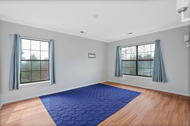 Building Photo - 9 Huntington Cir