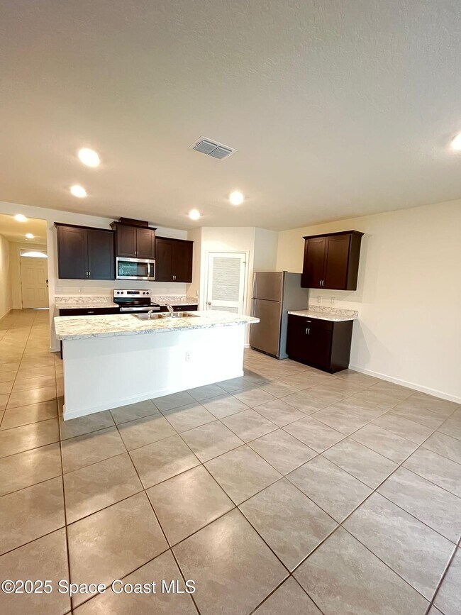 Building Photo - 1570 San Filippo Dr SE