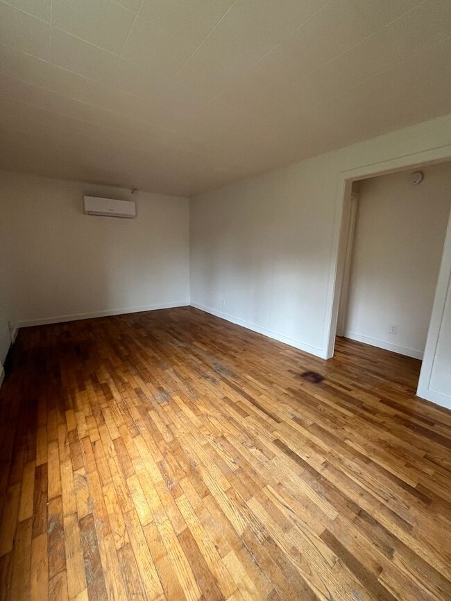 Foto del edificio - 2-Bedroom 1-Bathroom home close in Springfield