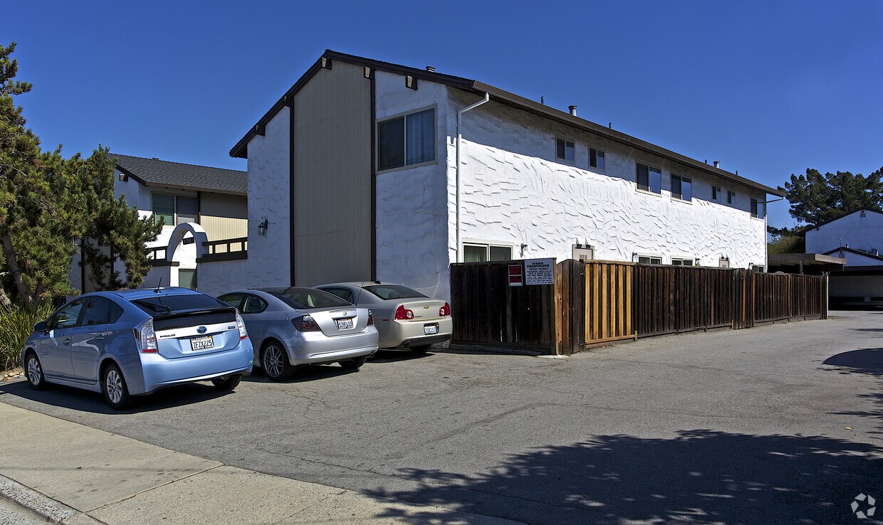 Primary Photo - 2190 Chanticleer Ave