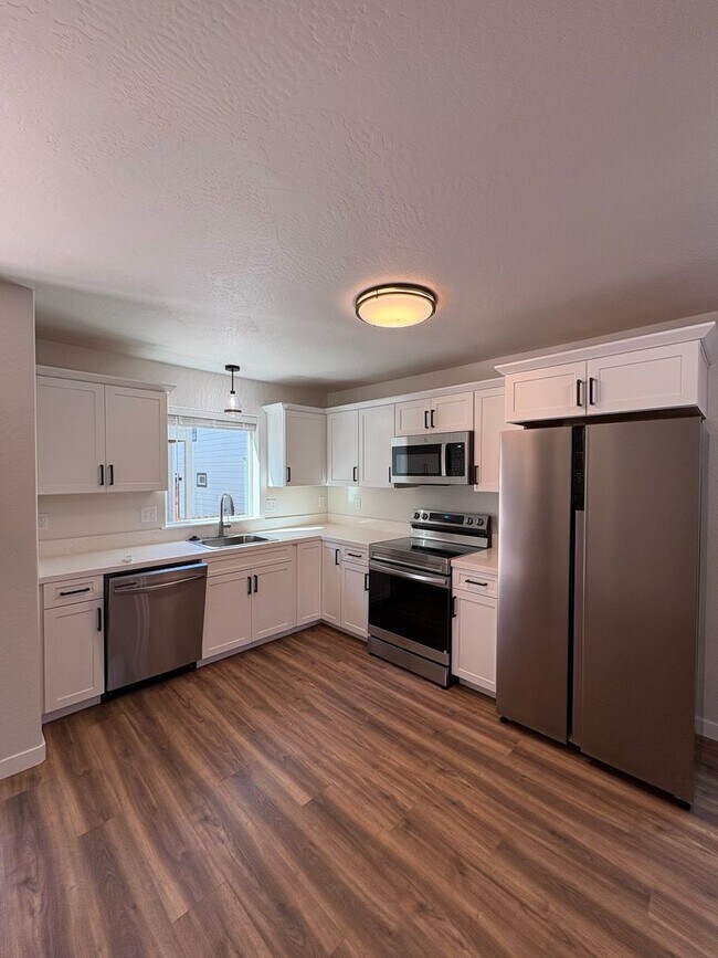 Foto del edificio - New Construction 3-bedroom, 2-bathroom Tow...