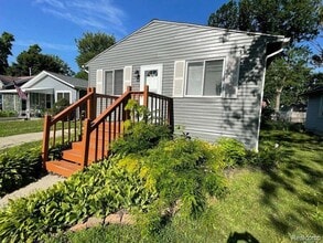 Building Photo - 2115 Symes St