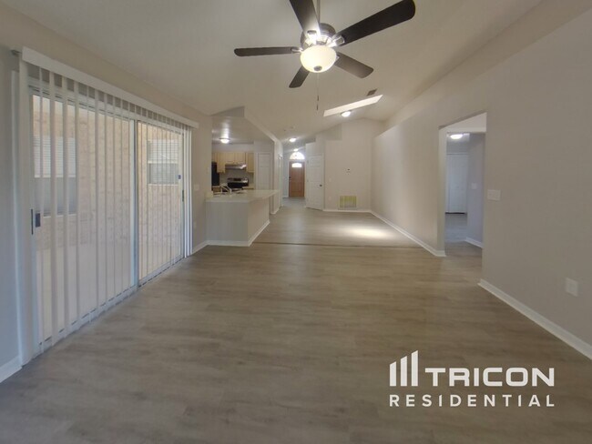 Foto del edificio - 3222 Crestwood Forest Dr