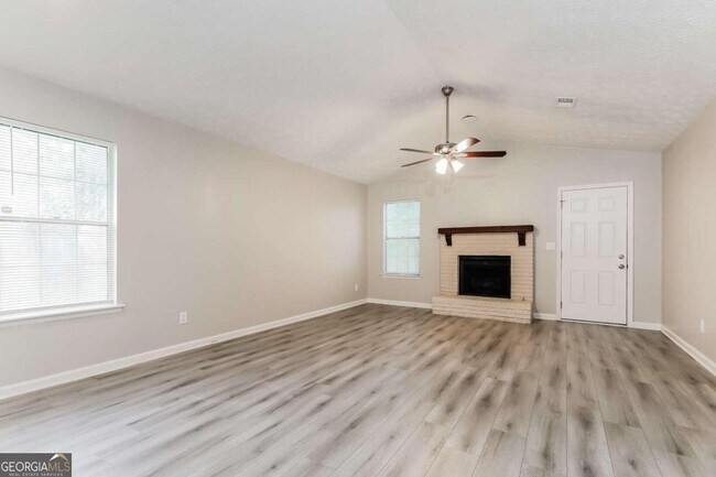 Building Photo - 2248 Logan Dr