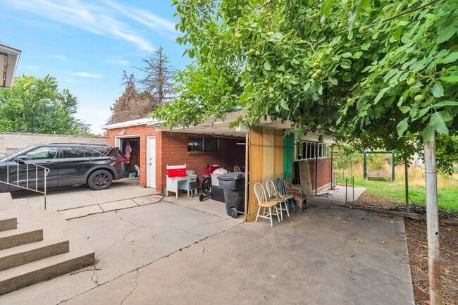 Building Photo - 930 S 500 E