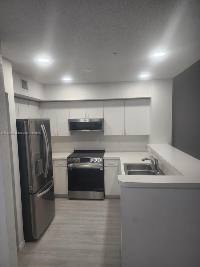 Foto del edificio - 4460 NW 107th Ave