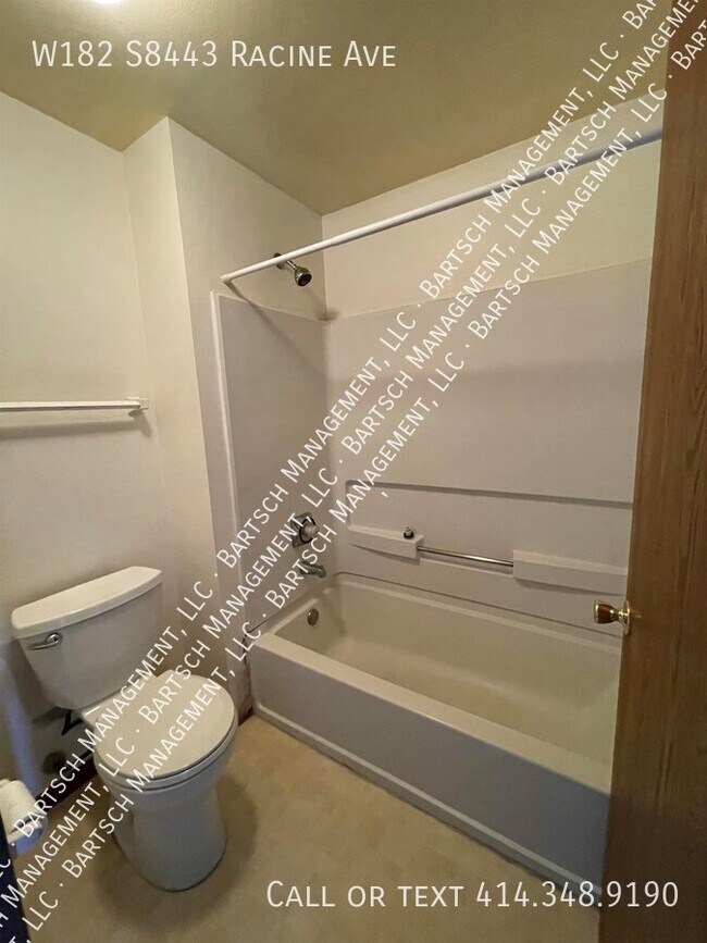 Foto del edificio - W182 S8443 Racine Ave-