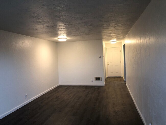 Foto del edificio - Updated 3 bedroom 1.5 bath duplex!