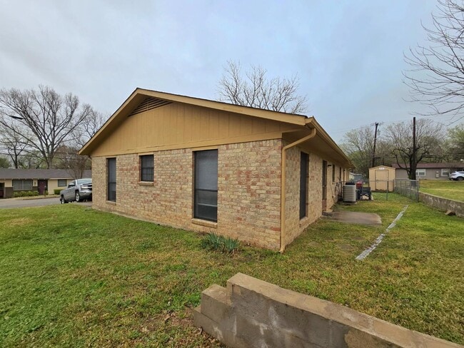 Building Photo - 501 W College St