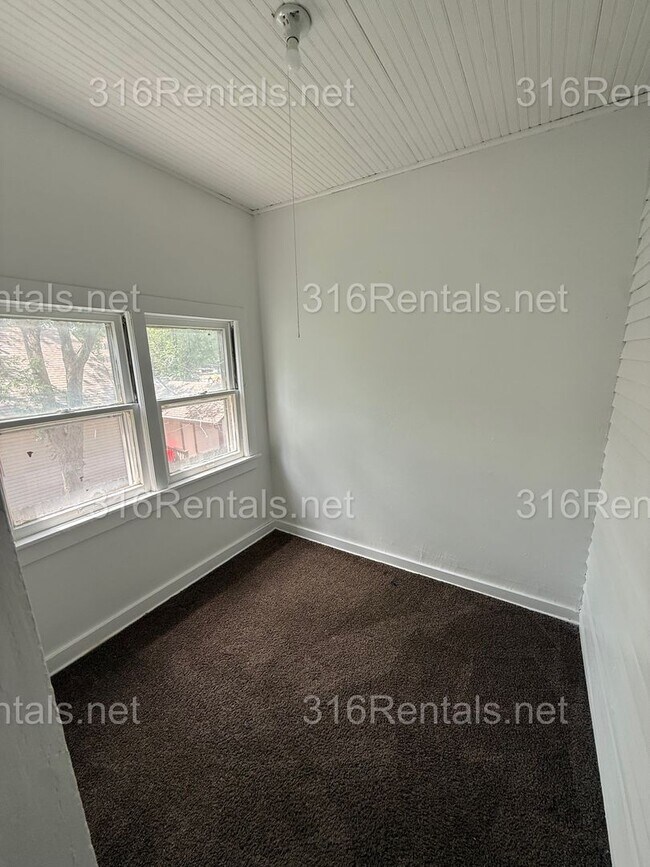 Foto del edificio - 241-243.5-2435 N Chautauqua St