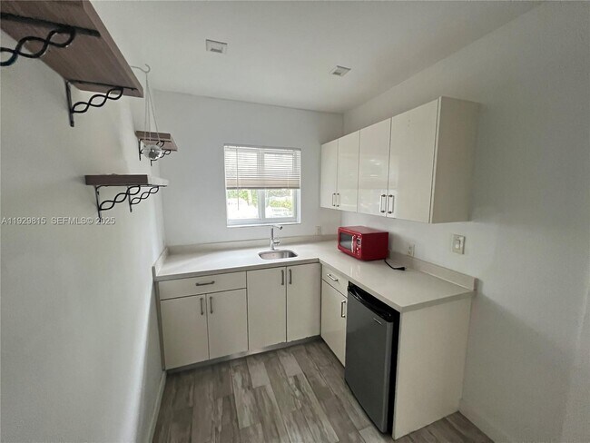 Foto del edificio - 220 Collins Ave