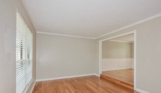 Foto del edificio - 125 Royallsprings Pkwy