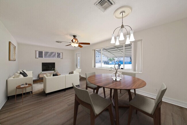 Foto del edificio - 841 NE 61st St