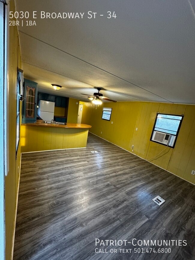 Foto del edificio - 5030 E Broadway St