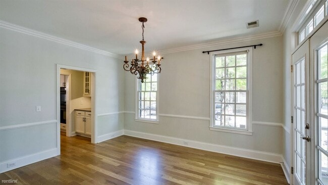 Building Photo - 5 br, 3.5 bath House - 201 Pearl St