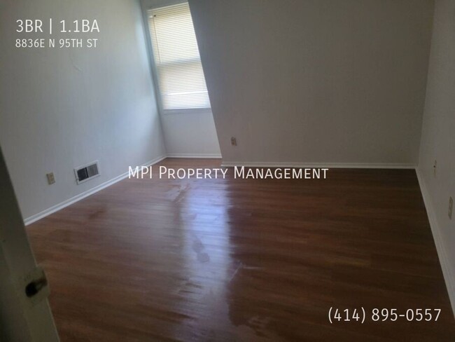 Foto del edificio - 8836 N 95th St