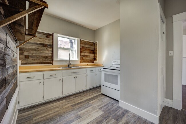 Foto del edificio - Freshly Updated 3 Bedroom Home