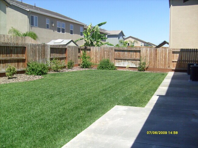 Foto del edificio - Beautiful 4 Bedroom Home on Prosperity, Modesto