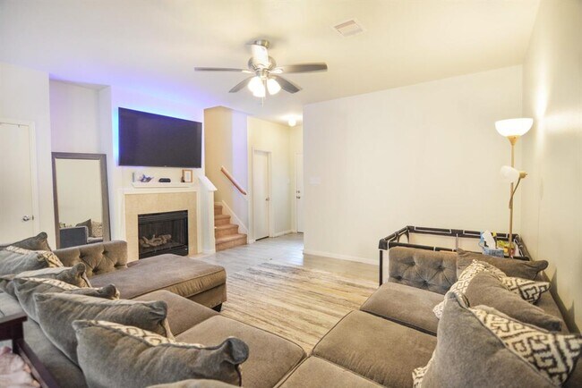 Foto del edificio - 8123 Barnes Ridge Ln