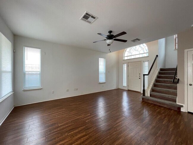 Foto del edificio - 10520 Dunham Forest Rd
