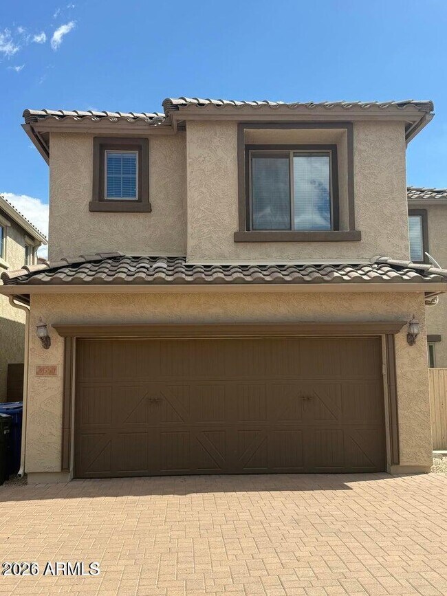 Building Photo - 3651 E Zachary Dr