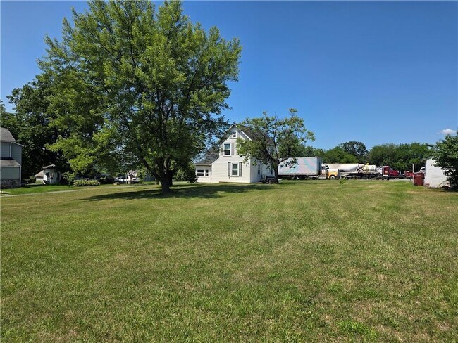 Foto del edificio - 5166 Springmill Rd