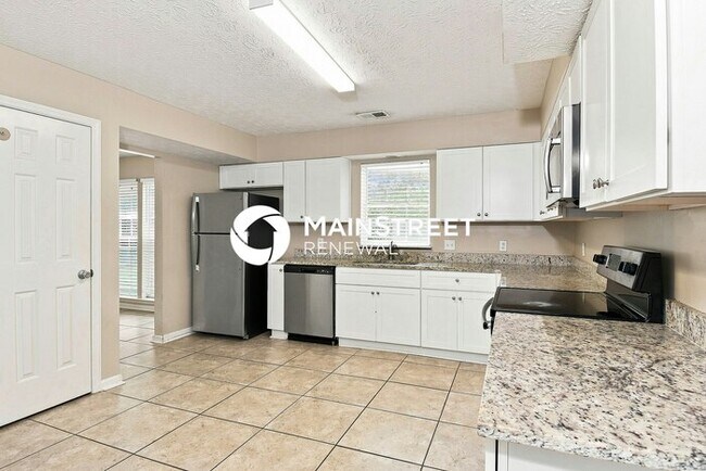 Building Photo - 4 Bedroom Pet-Friendly Home in Acworth, GA with Main Street Renewal