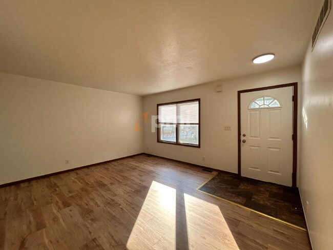 Building Photo - 139 Kabelin Ave