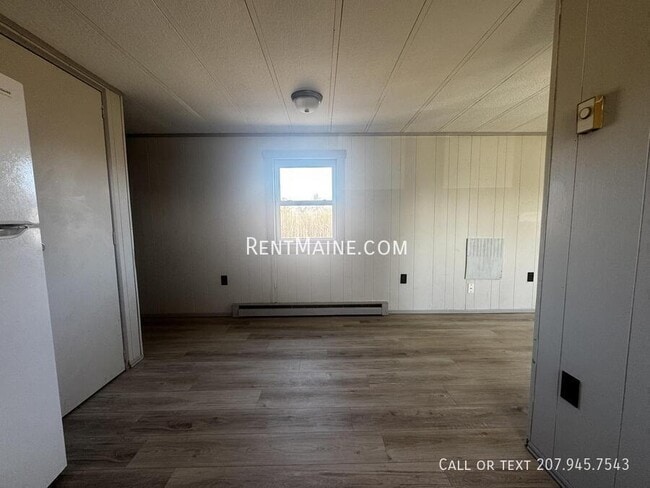 Building Photo - 513 Main St