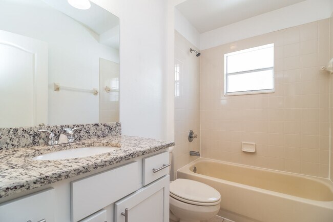 Foto del edificio - 402 Sycamore Springs St