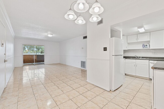 Building Photo - Charming 3-Bedroom, 2-Bathroom Condo in De...