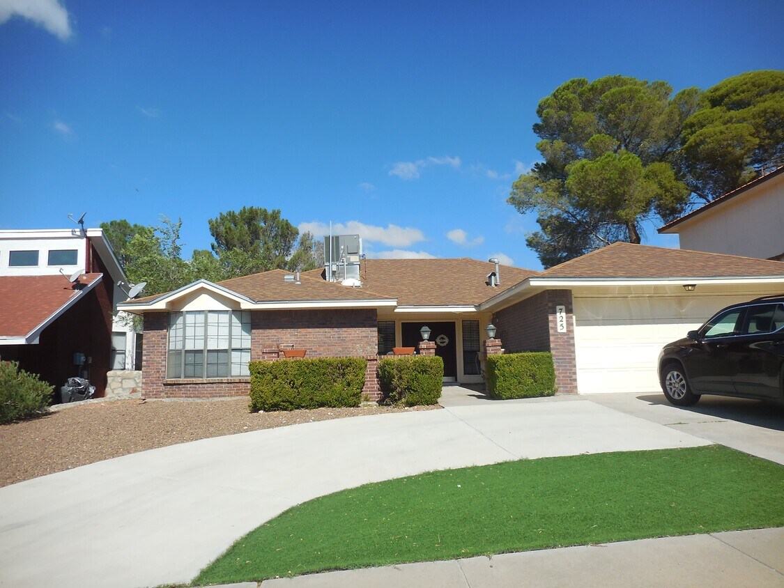 Primary Photo - 725 Villa Flores Dr