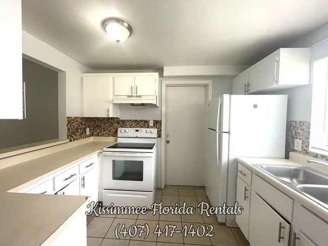 Building Photo - 801 Lucaya Dr