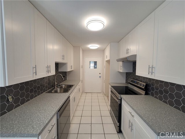 Primary Photo - 5301 Balboa Blvd