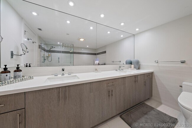 Building Photo - 5070 N Ocean Dr