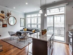 Building Photo - 831 S Wells St