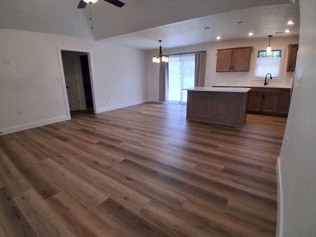 Building Photo - 1453 W Todd Ln
