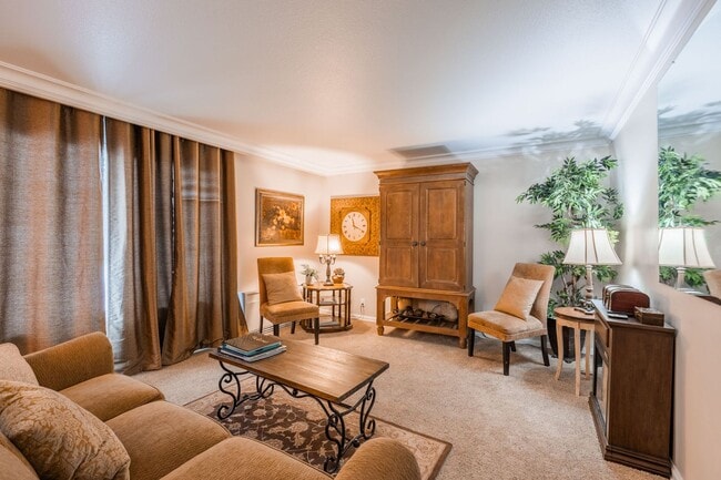 Building Photo - Your Fully Furnished 3 Bed 2 Bath Home Awaits Immediate Move-In!