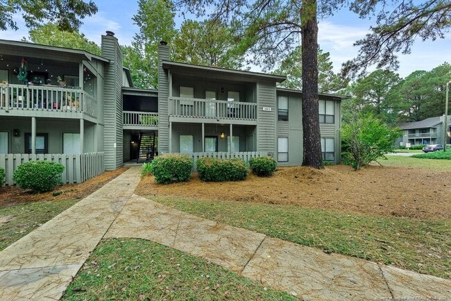 Building Photo - 1865 Tryon Dr