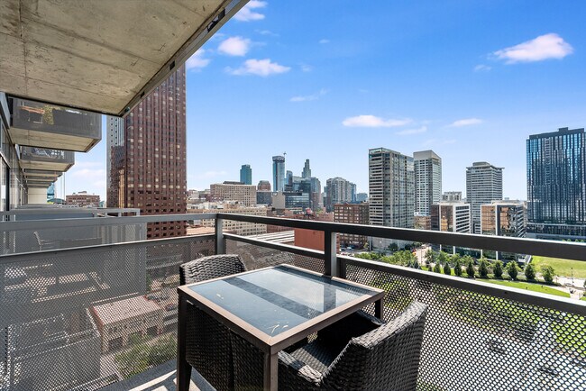 Building Photo - 235 W Van Buren St