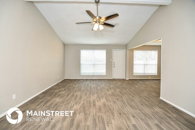 Building Photo - 1601 Chapman Dr