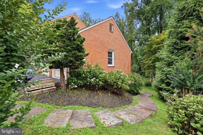 Building Photo - 7715 Crossover Dr
