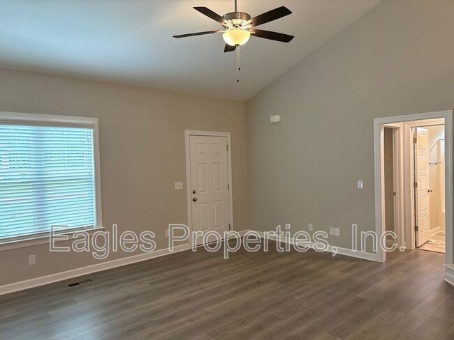 Building Photo - 106 Hawk Pl