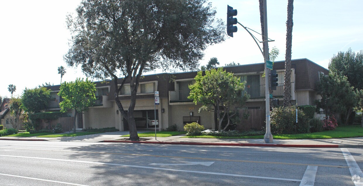 Building Photo - 1782 E Del Mar Blvd