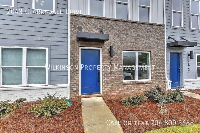 Foto del edificio - 2043 Clarksdale Dr