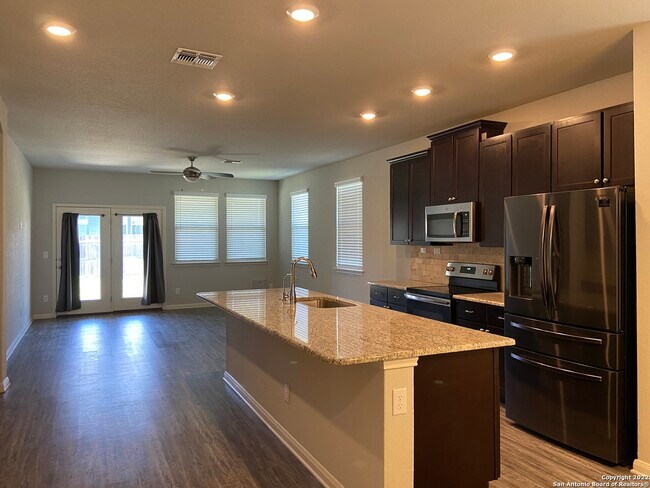 Foto del edificio - 2017 Oedipus Dr